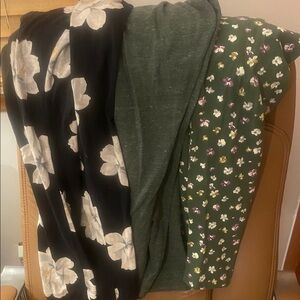 Old Navy Floral and Solid Leggings Set